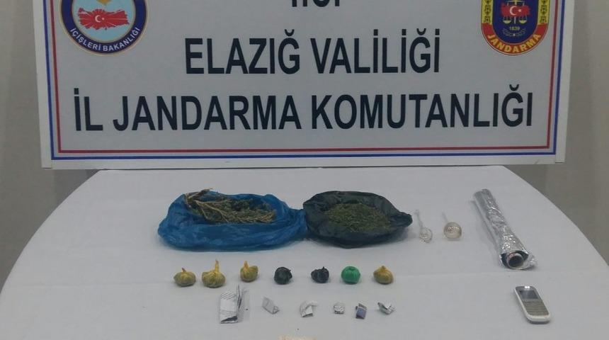 Jandarmanın uyuşturucu ile yakaladığı ş&uuml;pheli tutuklandı