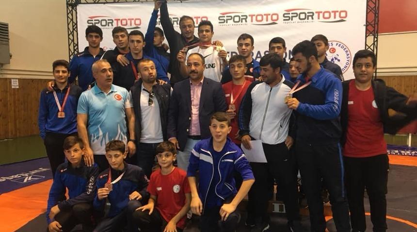 Paland&ouml;ken Belediyesi G&uuml;reş Takımı 2. Lige y&uuml;kseldi