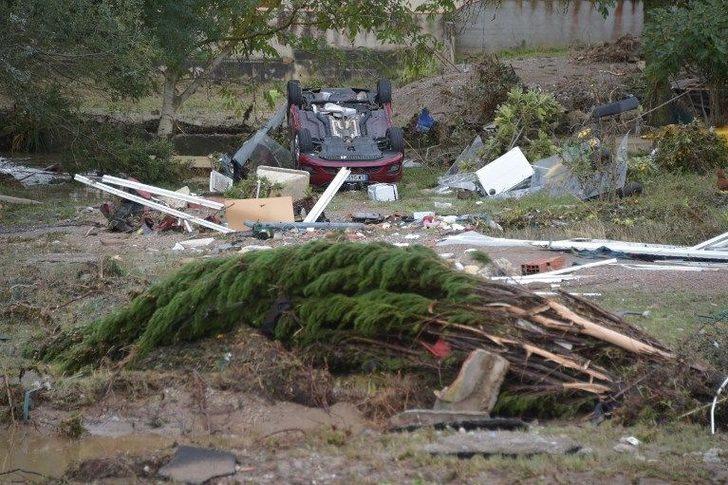 Fransa'da şiddetli yağış can aldı  G3