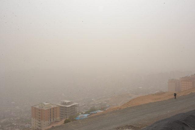 Kahramanmaraş ı toz bulutu sardı 2