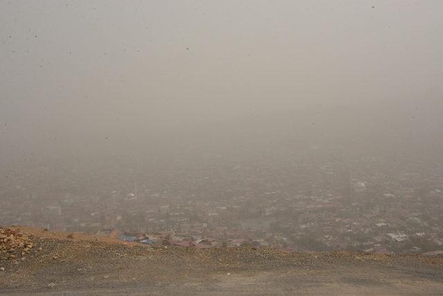 Kahramanmaraş ı toz bulutu sardı 4