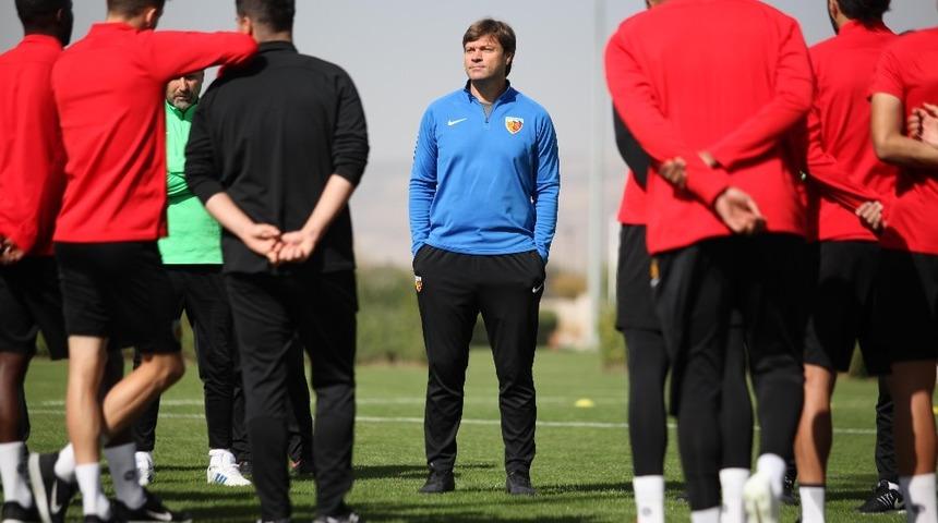 Kayserispor Teknik Direkt&ouml;r&uuml; Ertuğrul Sağlam Kadroya G&uuml;veniyor