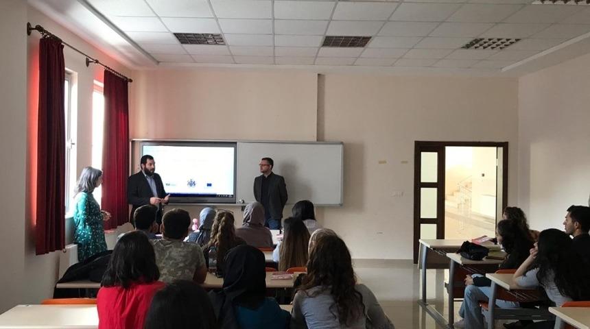 İngiltere&rsquo;nin University of Derby akademisyenleri NEV&Uuml; Eğitim Fak&uuml;ltesinde