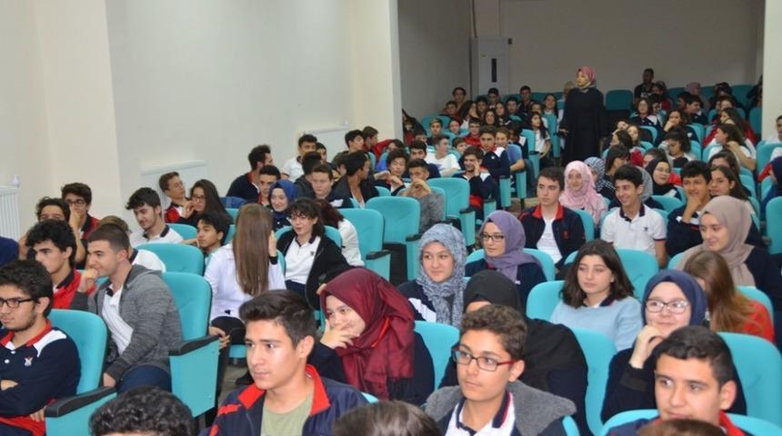 &Uuml;rkmezer &ouml;ğrencilerle bir araya geldi