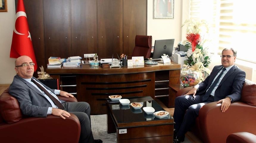 &Ouml;zdoğan&rsquo;dan Rekt&ouml;r Karamustafa&rsquo;ya &rsquo;Hayırlı olsun&rsquo; ziyareti