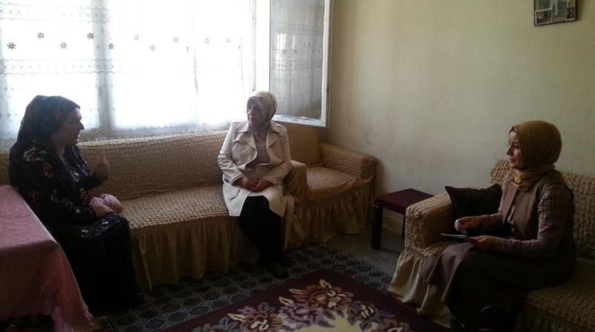 Vali Kam&ccedil;ı&rsquo;nın eşi aile ziyaretlerine devam etti