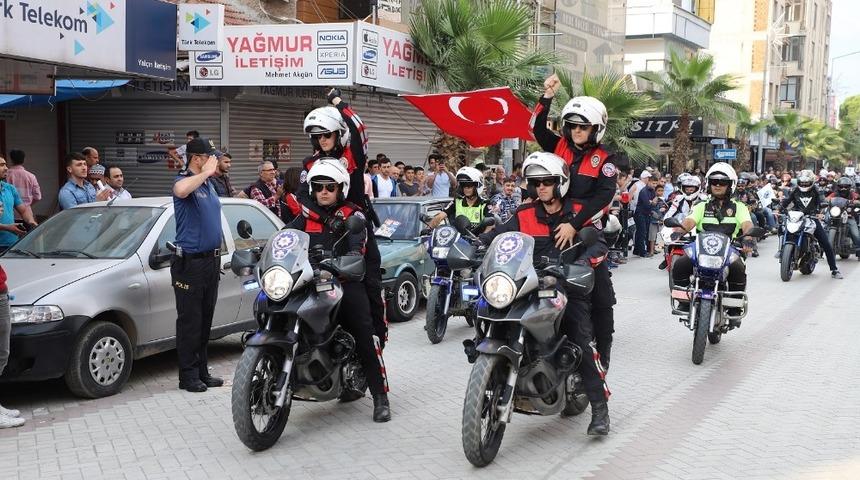 Kask kullanmanın &ouml;nemine dikkat &ccedil;ektiler