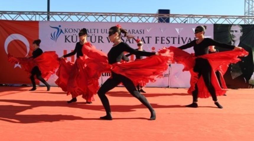 12 farklı &uuml;lke Konyaaltı&rsquo;nda buluştu