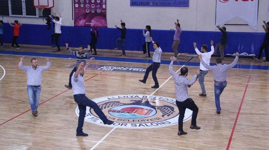 Alanya&rsquo;da zeybek kursu a&ccedil;ılıyor