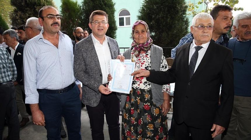 Eskihisar Mahallesi&rsquo;nde vatandaşlar tapularına kavuştu