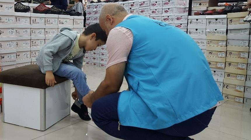 470 &ccedil;ocuğa ayakkabı hediye edildi