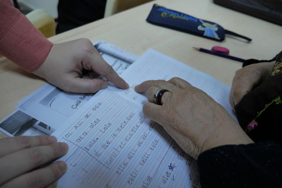 Başiskele&rsquo;de mahalle konakları halka hizmet ediyor