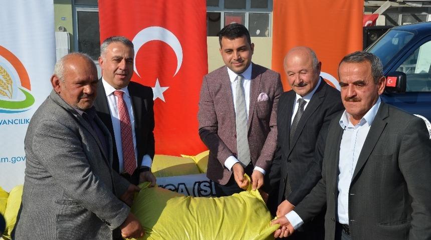 &Ccedil;ift&ccedil;ilere 30 ton kaplıca buğdayı dağıtıldı