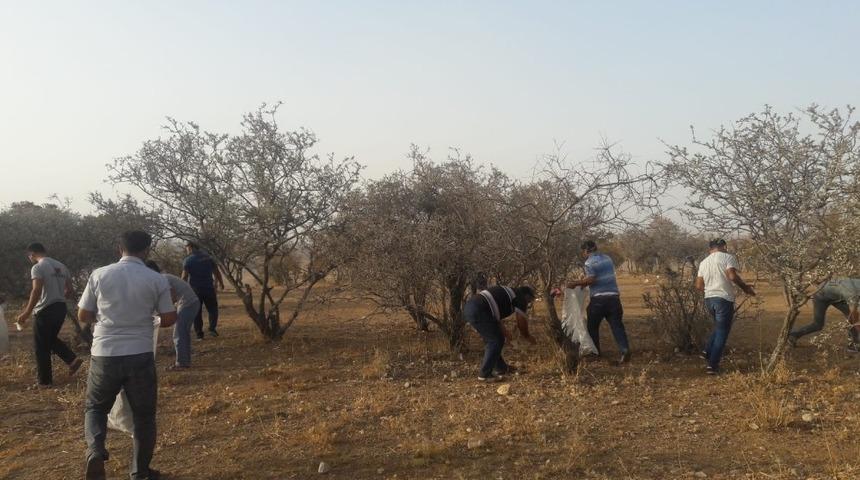 Kahtalı vatandaşlar mesire alanını temizledi