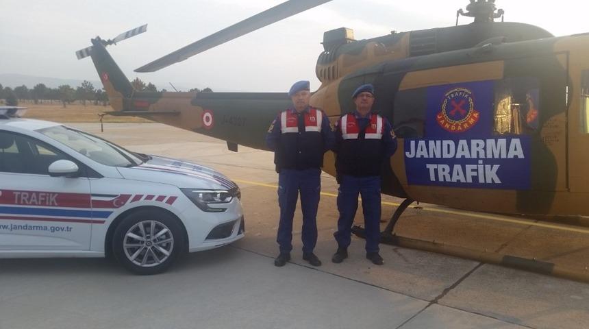 Jandarmanın havadan tarafik denetimi s&uuml;r&uuml;yor
