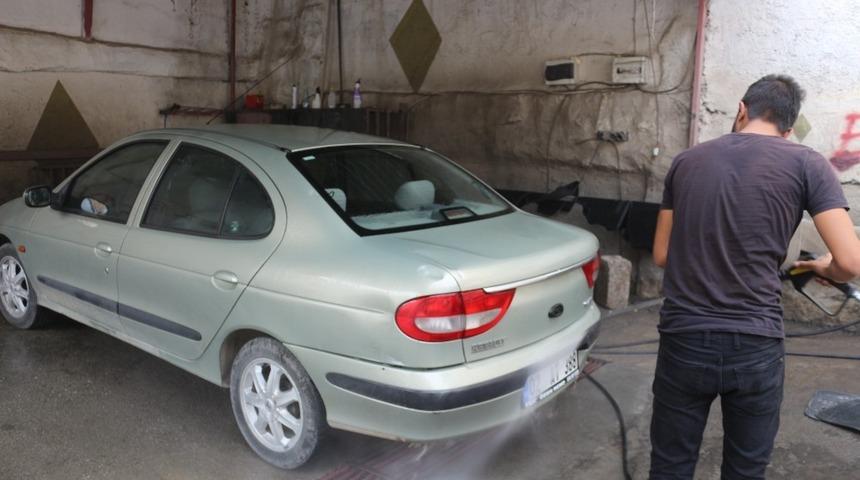 Oto yıkamalarda ara&ccedil; yoğunluğu yaşandı