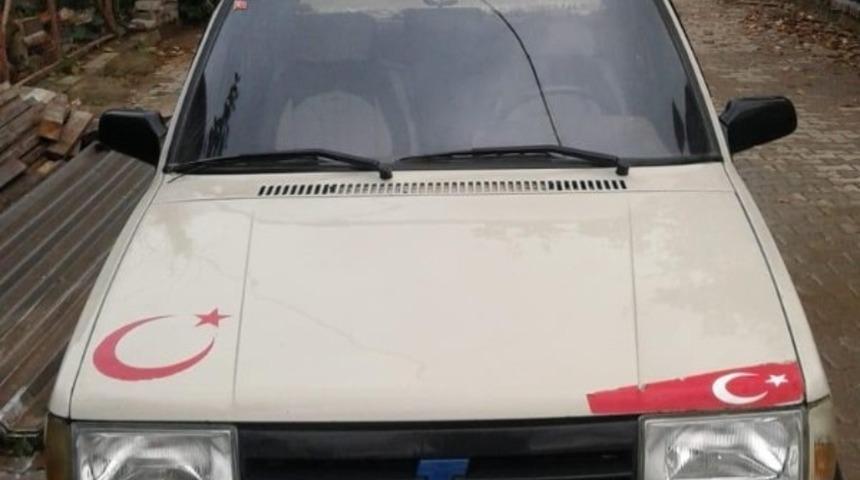 Evinin &ouml;n&uuml;nden arabası &ccedil;alındı