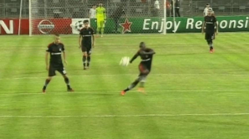 Beklenilmeyen F&uuml;zeyi &Ccedil;ıkartan Adam Demba Ba