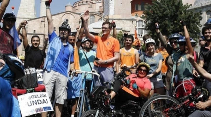 Elle Pedal &Ccedil;evirerek Hollanda'dan T&uuml;rkiye'ye Geldi Ama İstiklal'e Giremedi