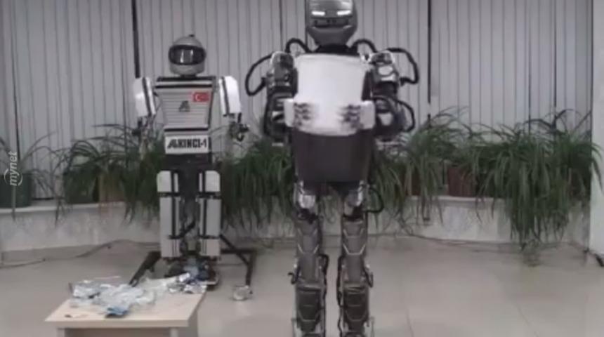 Asimo'ya Kafa Tutan T&uuml;rk Robot