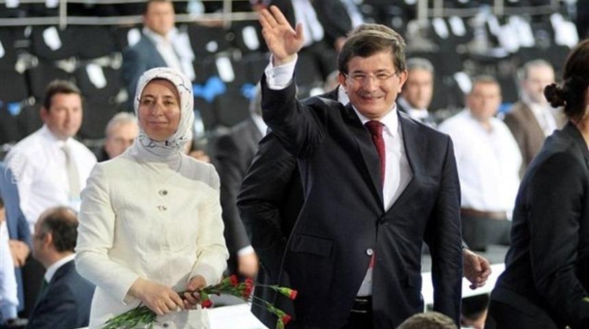 Davutoğlu Genel Başkan Se&ccedil;ildi Caps'ler Ortalığı Kırdı Ge&ccedil;ti