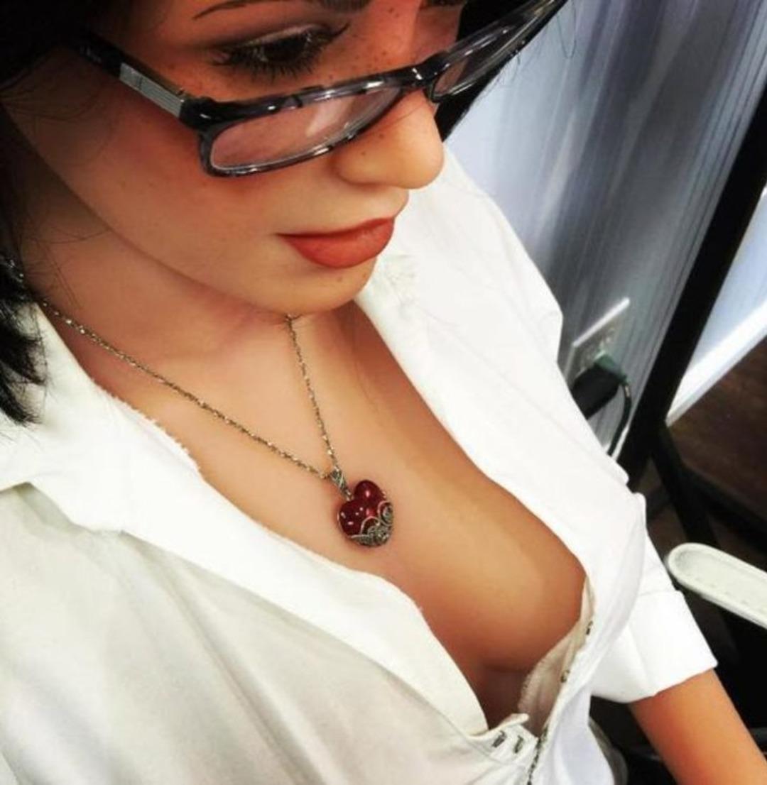 Burada seks robotu genelevini kadınlar y&ouml;netiyor!