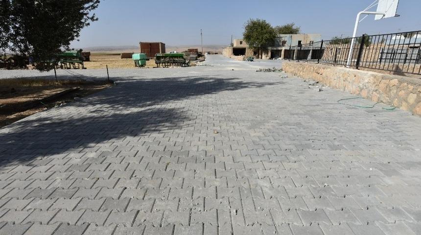 Artuklu Belediyesinden &Ccedil;ayırpınar Mahallesine 8 bin metrekare parke taşı