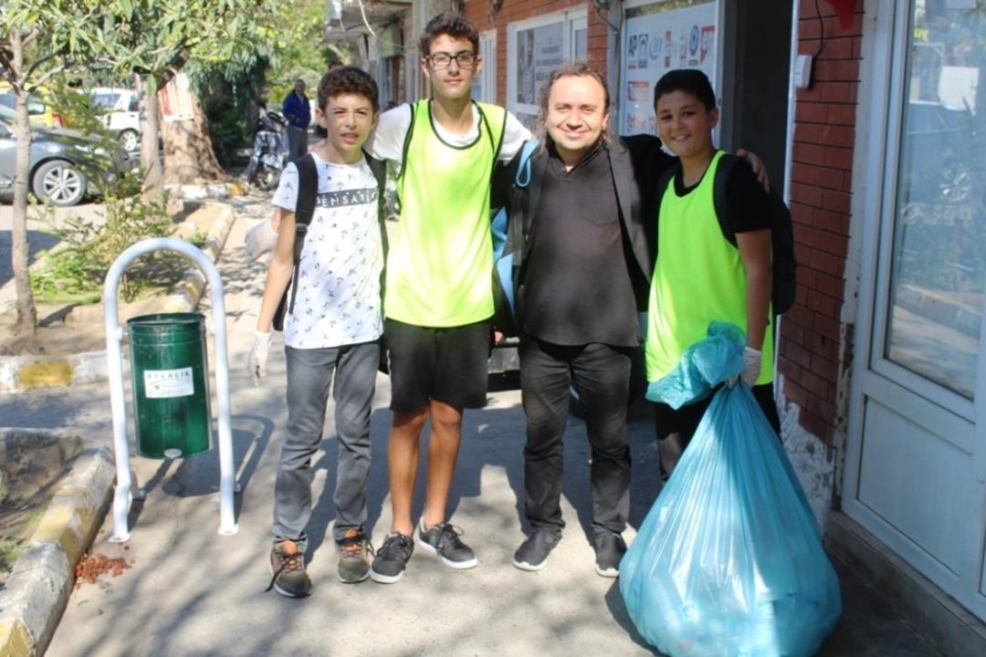 &ldquo;Pet şişe &ccedil;&ouml;p değildir&rdquo; dediler 2 haftada binlerce pet şişe topladılar