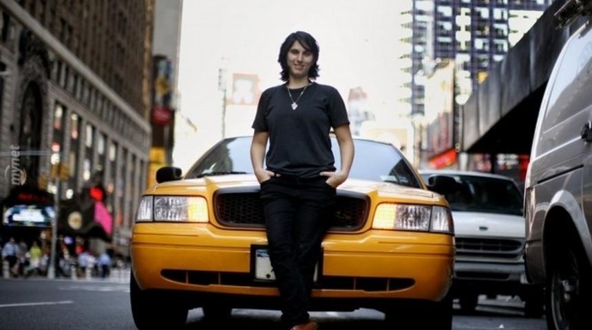 Hem S&uuml;r&uuml;c&uuml;s&uuml; Hem Yolcusu Kadın Olan Taksiler Geliyor