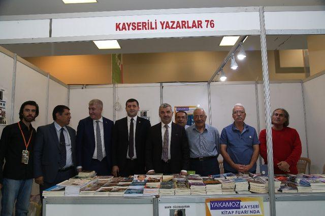 Başkan Çelik, MHP Milletvekili Ersoy ve İl Başkanı Tok ile birlikte Kitap Fuarı’nı gezdi