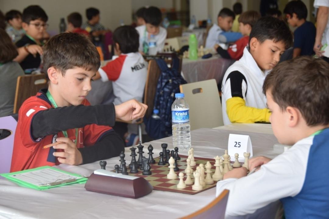 Santran&ccedil; ustaları D&uuml;zce &Uuml;niversitesinde kapıştı