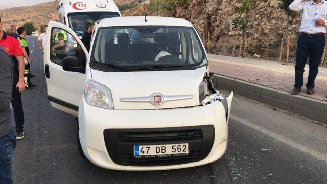 Yakıt almak isterken yavaşlayan araca arkadan gelen başka bir ara&ccedil; &ccedil;arptı 2