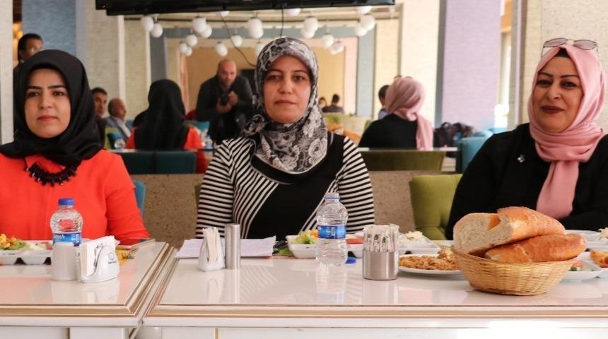 Kadın derneği &uuml;yeleri basınla bir araya geldi