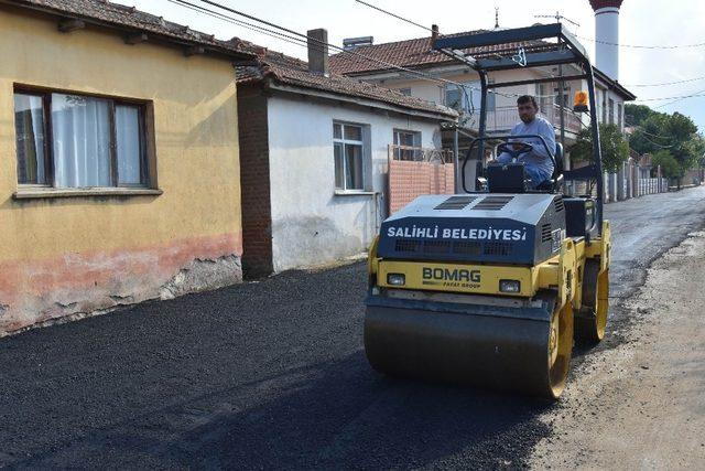 Salihli’de kırsal mahalle yolları asfaltlanıyor