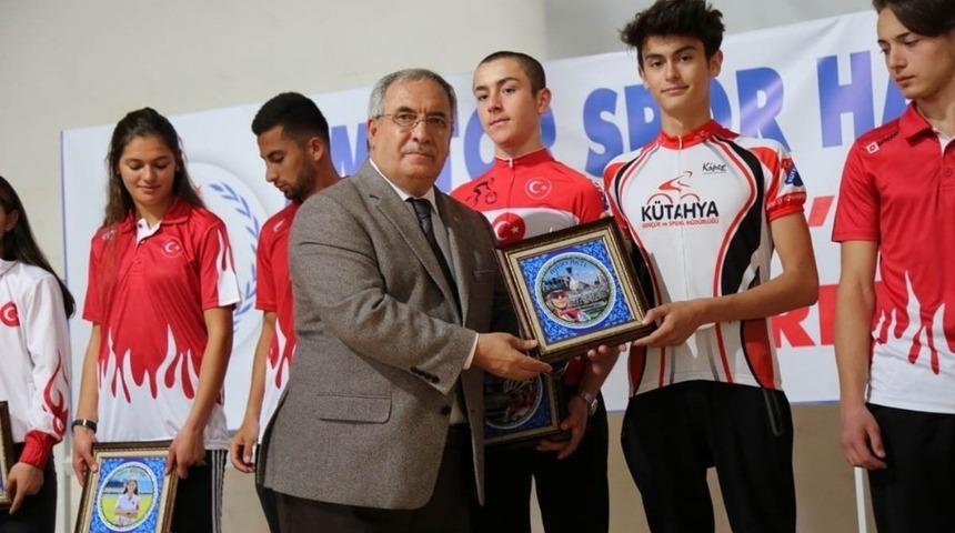 Yılın en iyi başarılı sporcularına ödül