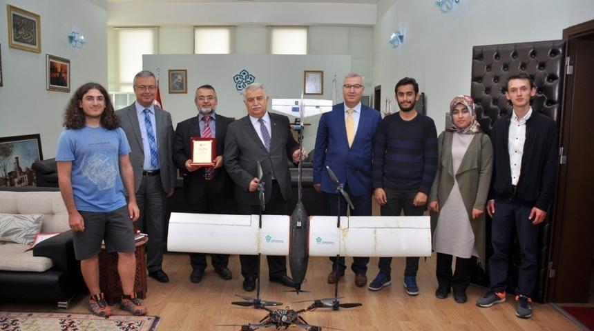 NE&Uuml;&rsquo;l&uuml; gen&ccedil;lerden yeni &ouml;d&uuml;l