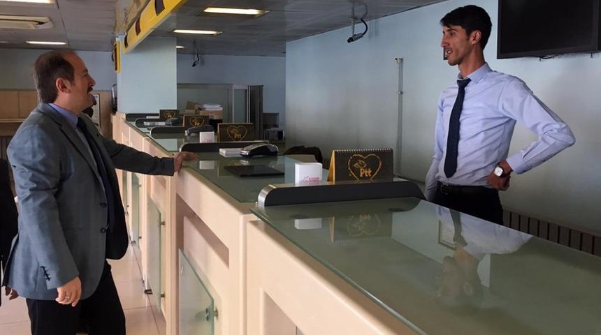 Vali Pehlivan Turan Caddesi esnafını ziyaret etti