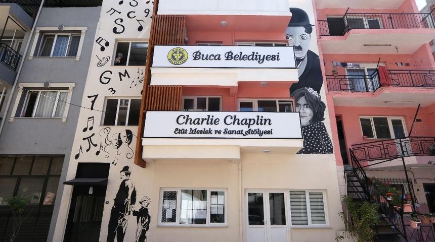 Buca&rsquo;daki at&ouml;lye &ouml;nce model oldu, şimdi de &ouml;d&uuml;l aldı