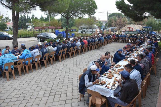 Başkan Kayda, mesaiye işçilerle kahvaltı yaparak başladı