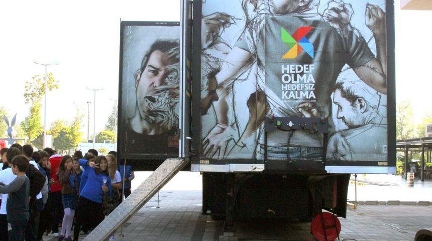 Hayat kurtaran Narkotik Eğitim Tır’ı Muğla’da