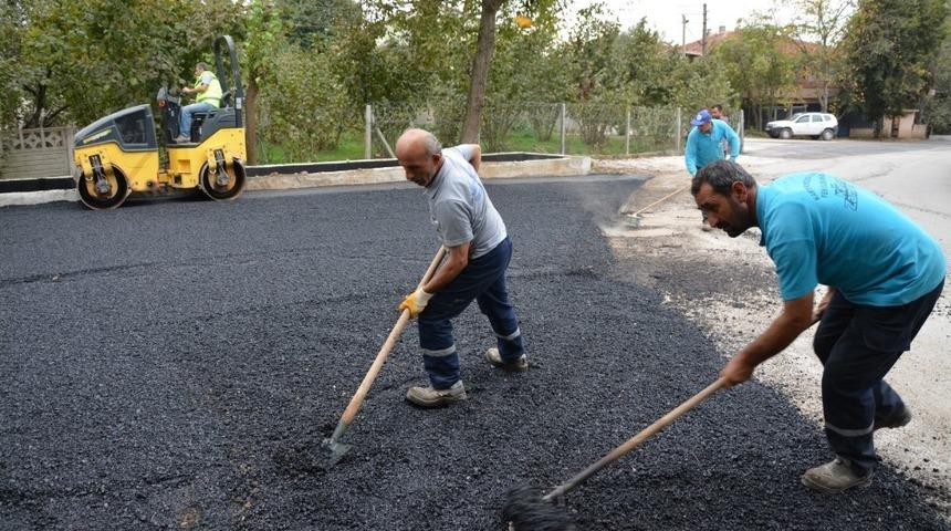 Kartepe&rsquo;de yol &ccedil;alışmaları s&uuml;r&uuml;yor
