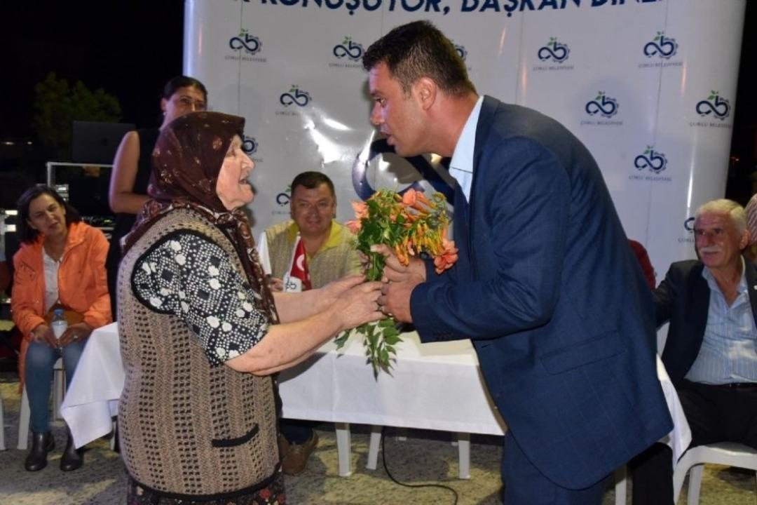 Başkan Sarıkurt vatandaşın ayağına giderek sorununu dinliyor