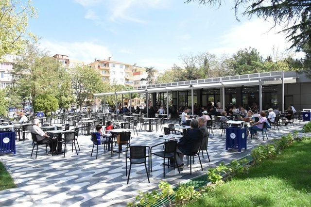 Çorlu Belediyesi tarafından yaptırılan Park Kafe vatandaşlardan tam not aldı