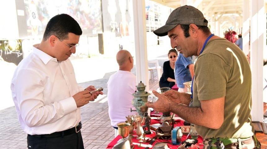 T&uuml;t&uuml;nc&uuml; &lsquo;Antika Pazarı&rsquo;nı gezdi