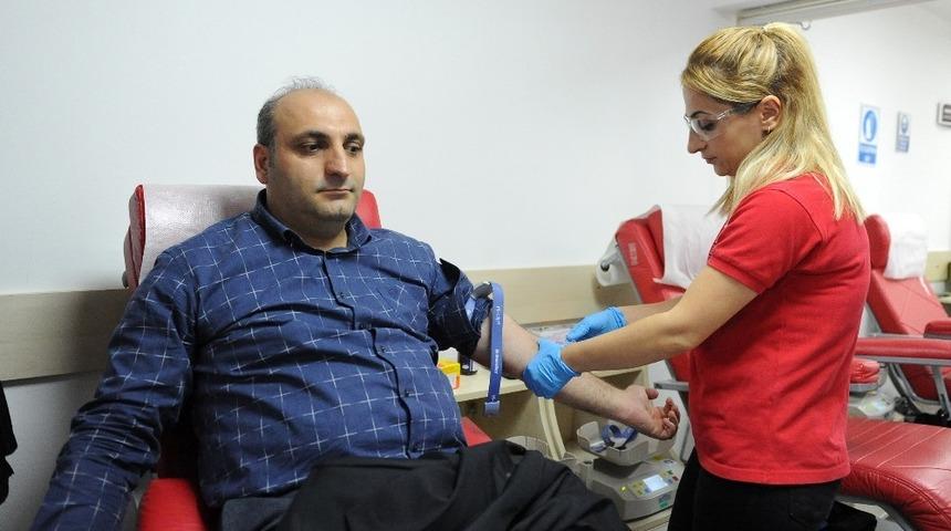 Losemi ile mücadele eden minik Deniz için kan bağışında bulundular