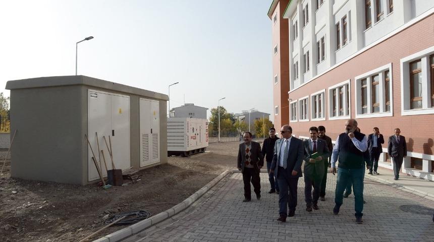 Vali Azizoğlu okul inşaatlarını inceledi