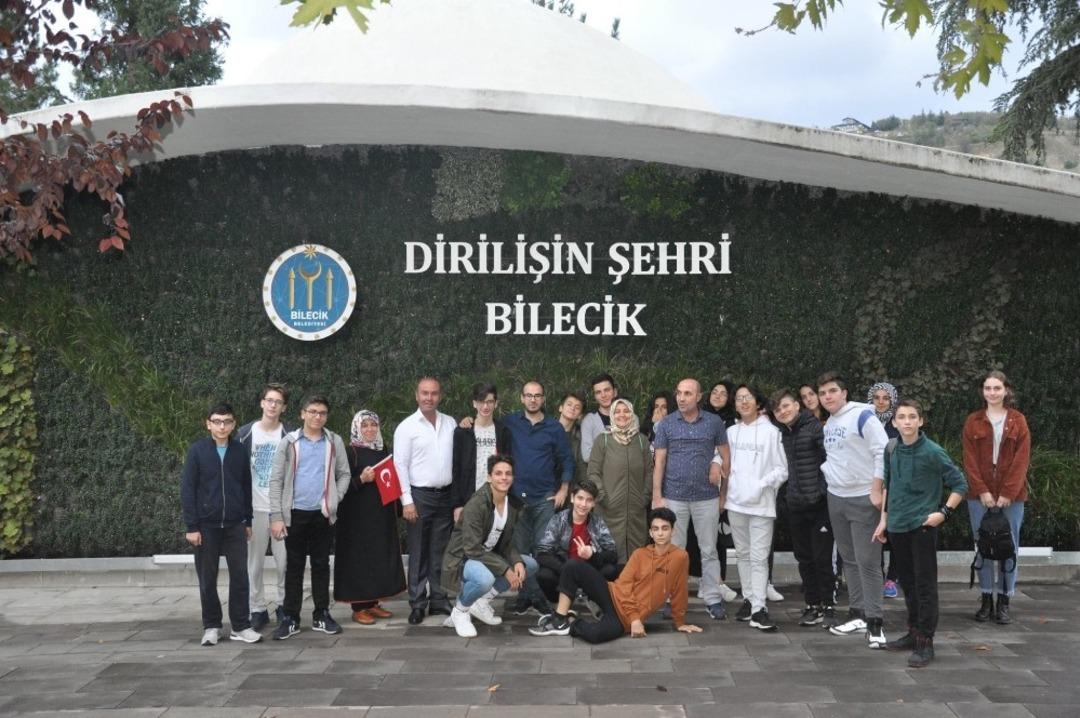 Şeyh Edebali T&uuml;rbesi&rsquo;ni ziyaret eden 8 bin 650 kişiye &ccedil;ay ve lokum ikramı