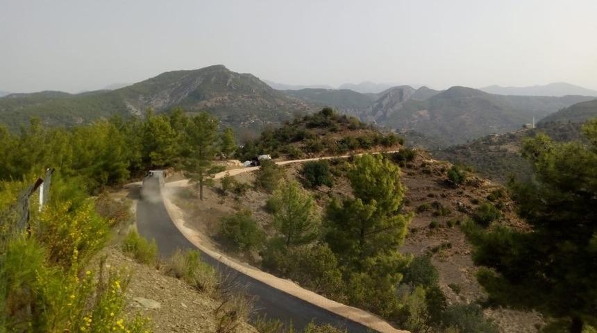 Alanya Belediyesi mahallelerde &ccedil;alışmalarını s&uuml;rd&uuml;r&uuml;yor