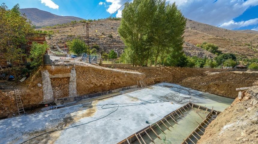 Kaptaj yoluna kemerli k&ouml;pr&uuml; yapılıyor