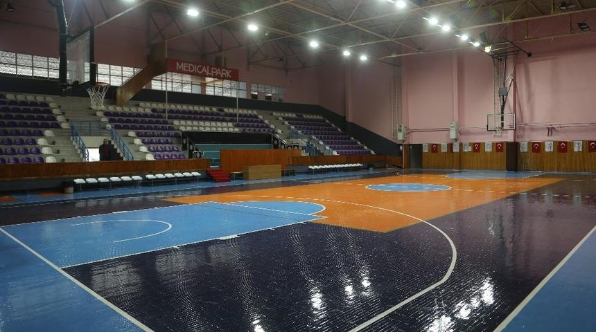 Yarım asırlık spor salonu yenilendi